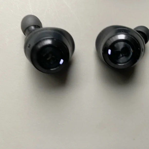 Monster Achieve 100 Airlinks Earbuds